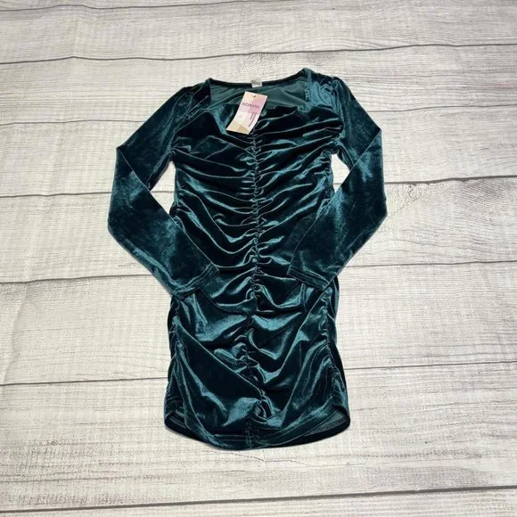 Dresses | Hunter Green Long Sleeve Velvet Ruched Girls Dress Size 1112y |  Poshmark